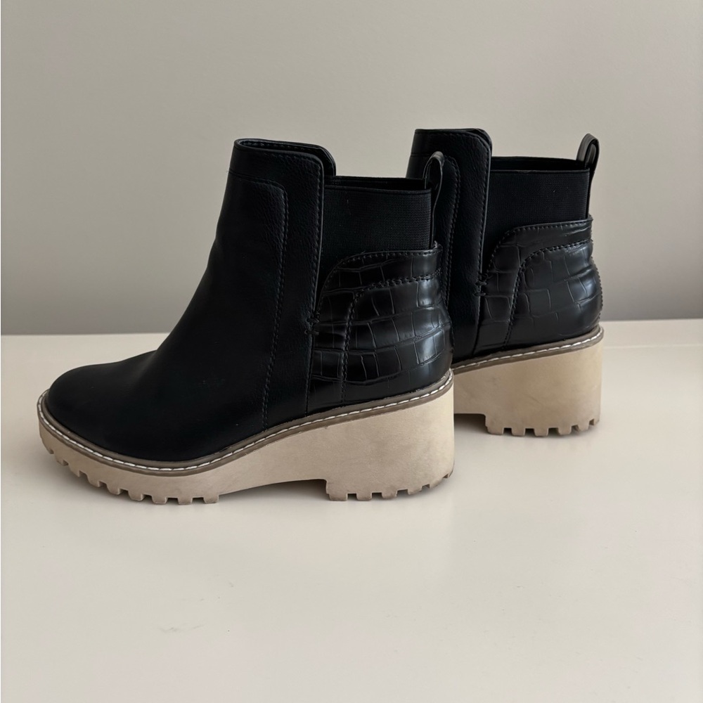 Dolce Vita Black Ankle Boots with Chunky Sole size 5 - pull on